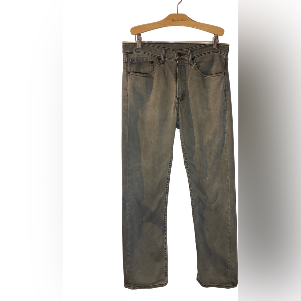 Grey Levi’s Jeans